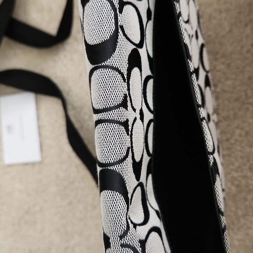 NWT Coach Signature Tablet Crossbody Bag - Picture 4 of 8